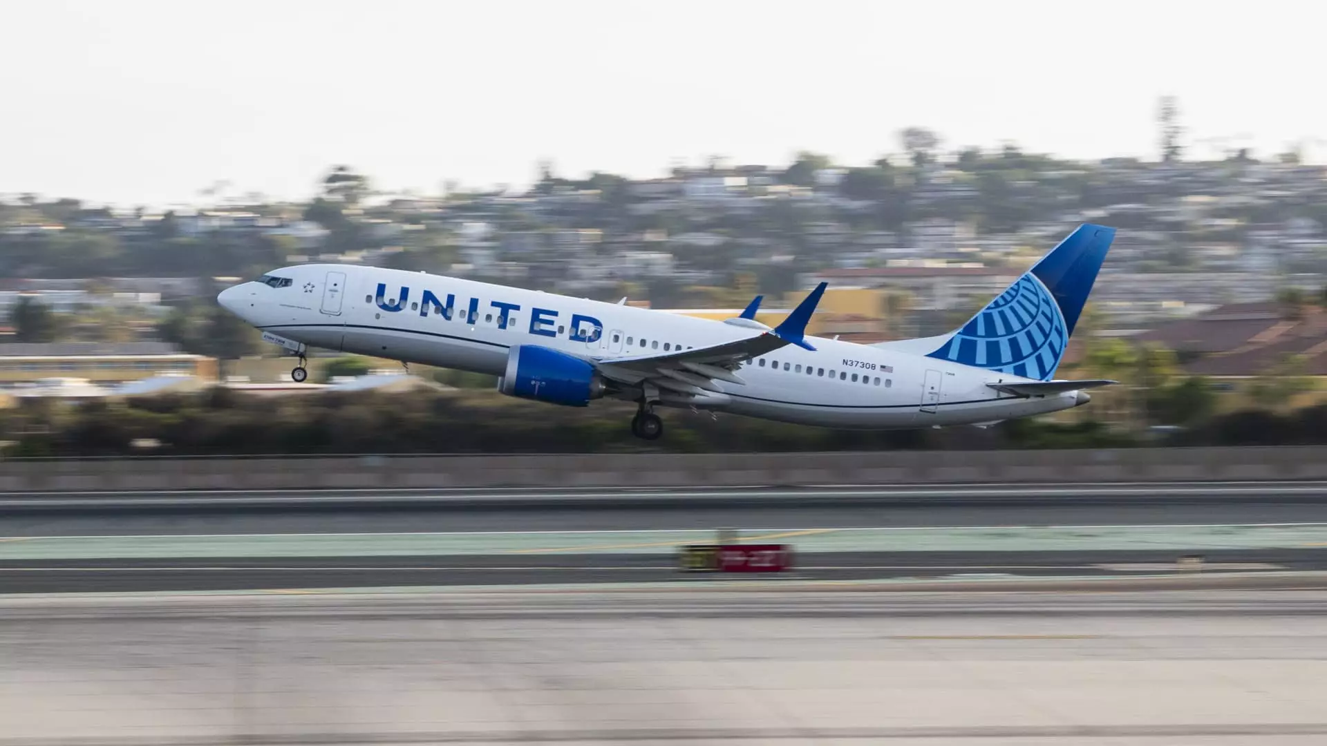 United Airlines Announces Share Buyback Amid Promising Financial Forecast