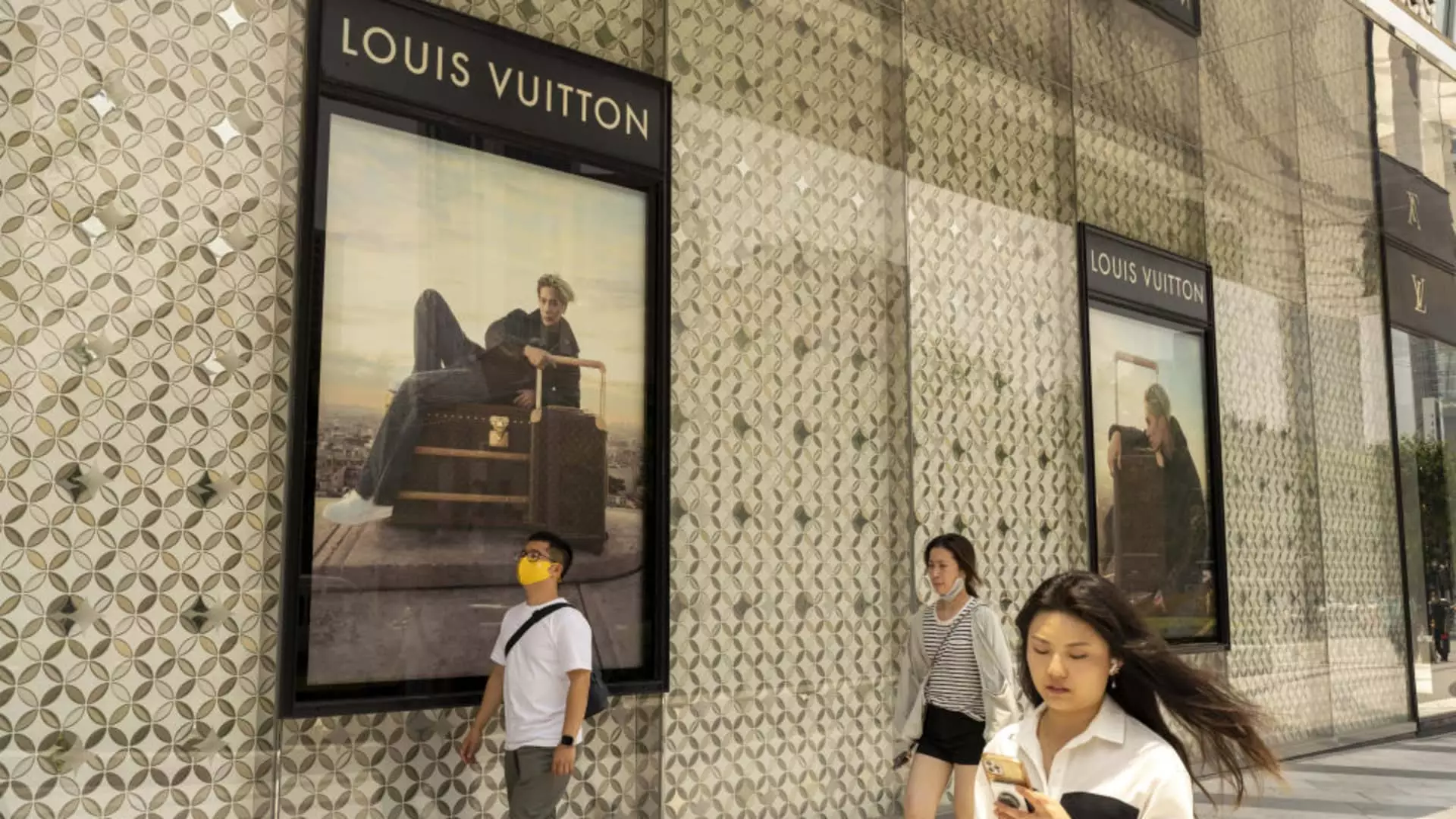 The Evolving Landscape of Luxury Consumption in China: Trends and Challenges