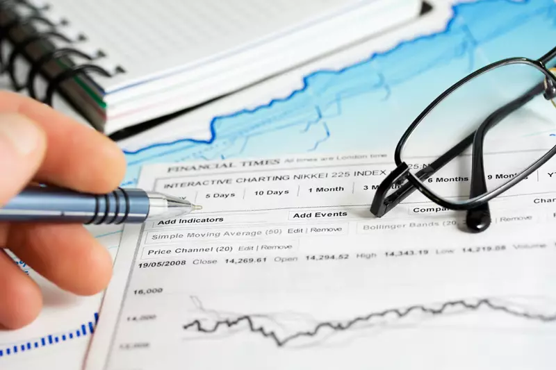 The Dynamics of Currency Fluctuations: A Week of Market Responses