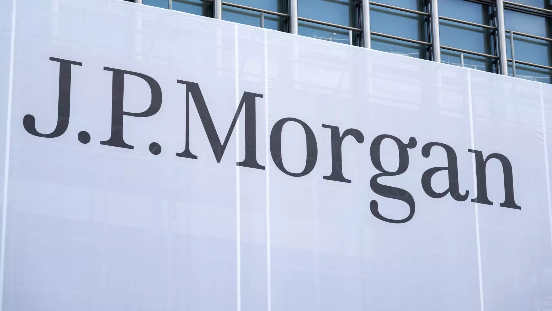 Reevaluating JPMorgan Chase: Reasons to Consider Divesting