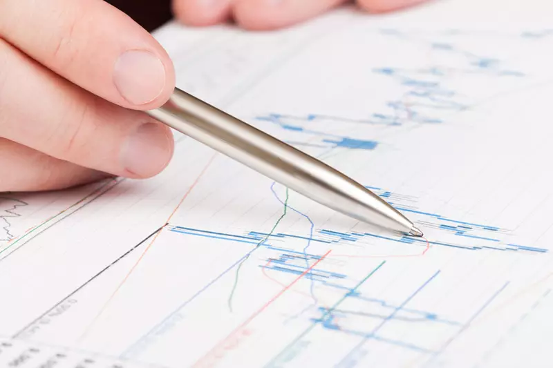 The USD: Navigating the Crossroads of Economic Data and Geopolitical Tensions