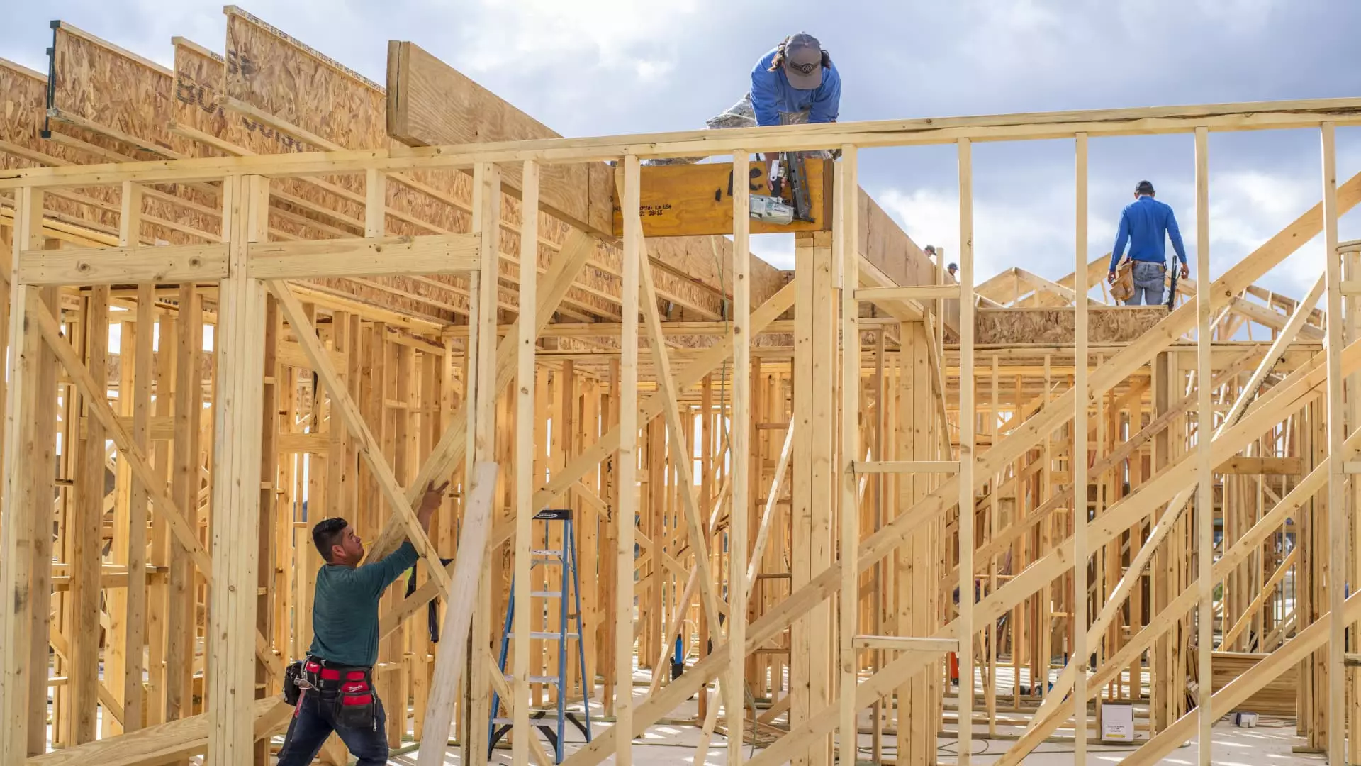 Shifting Trends in Homebuilder Sentiment: Analyzing the Current Landscape