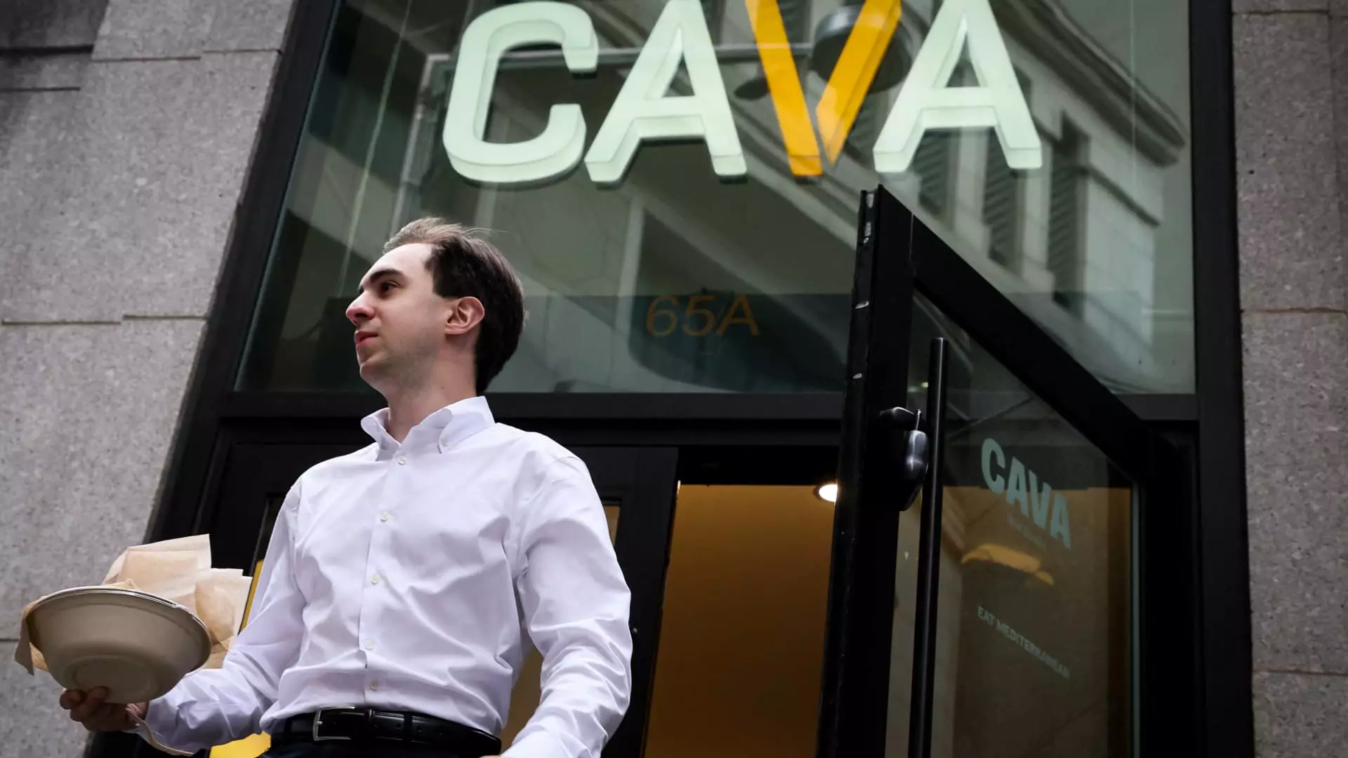 Cava’s Unexpected Surge: 10.8% Growth Amidst Restaurant Sector Decline